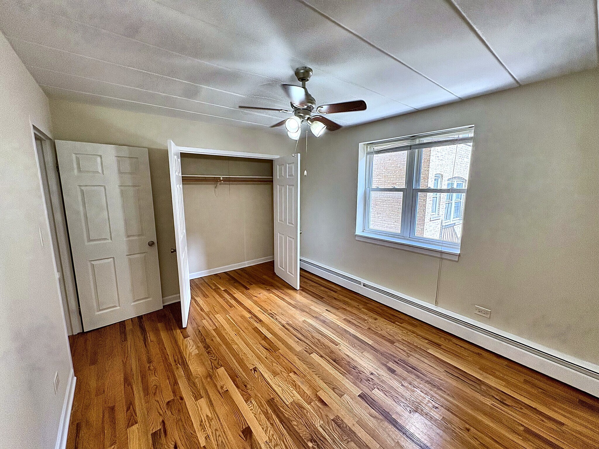 Building Photo - 2115 W Farwell Ave