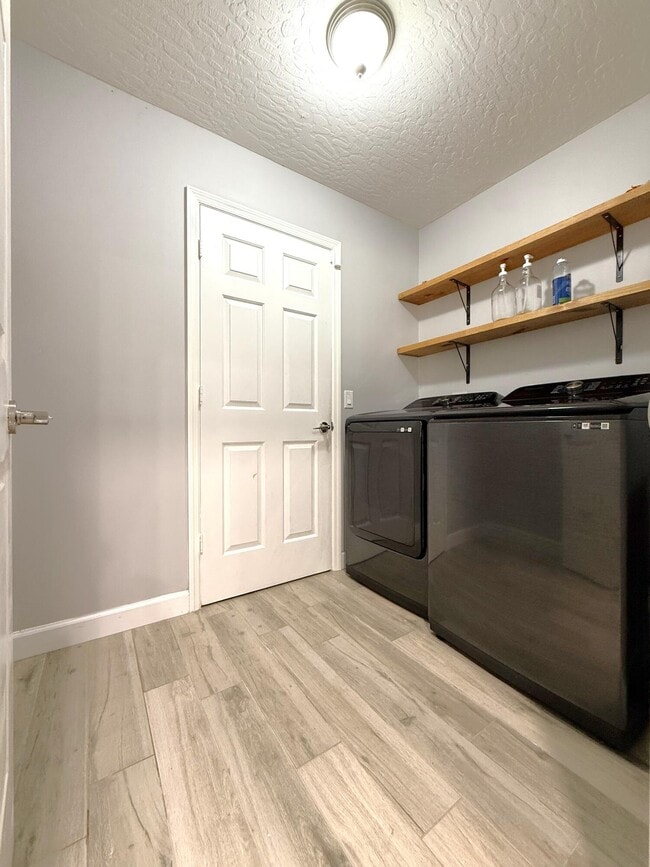 Building Photo - 1835 17th Ave SW