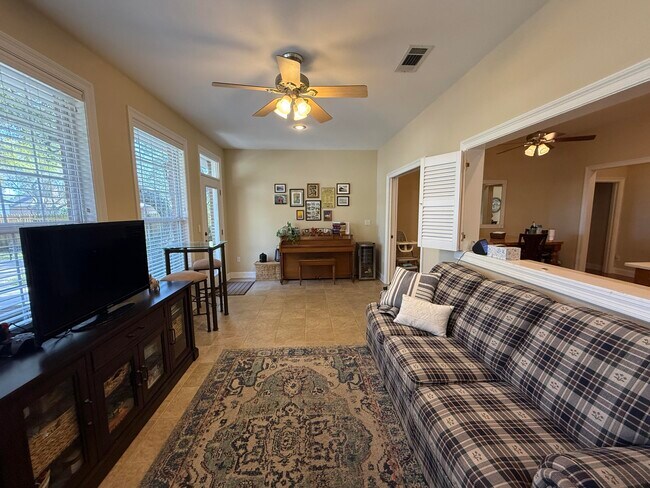 Building Photo - 4410 Windlake Dr