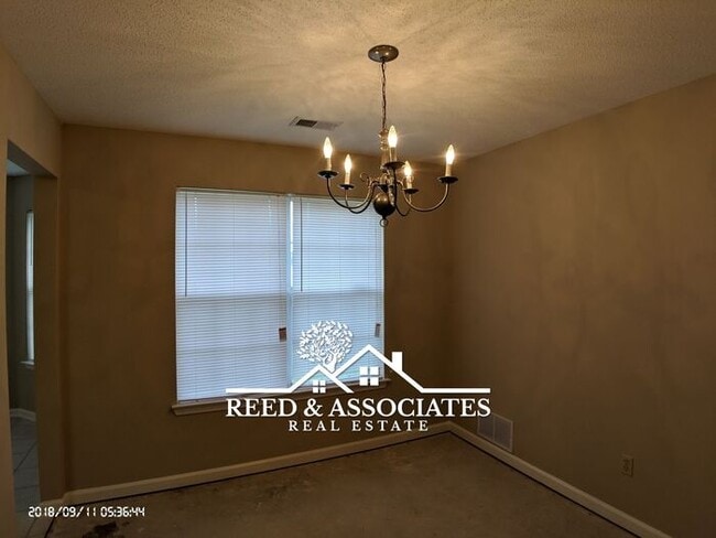 Building Photo - Southeast Memphis Home Located in Quiet Neighborhood!