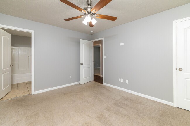 Building Photo - 2013 Paris Rd