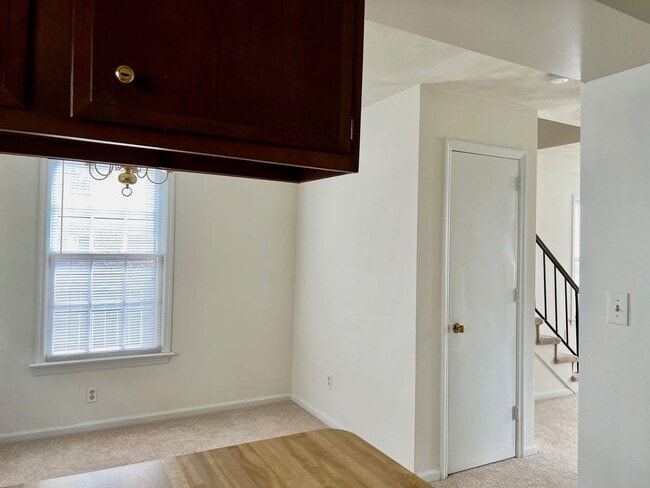 Building Photo - 2BD/1.5BA minutes from the Oceanfront!