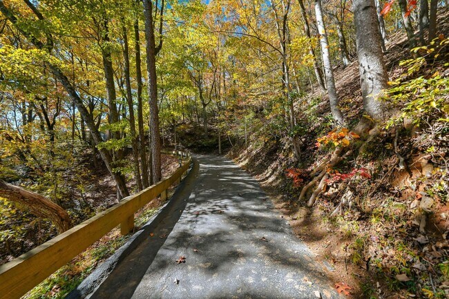 Building Photo - FULLY FURNISHED! Magnificent Panoramic Views!!