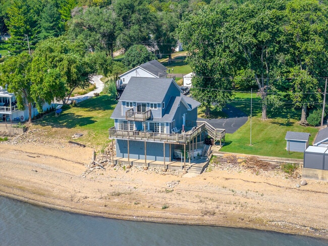 Building Photo - 15414 N River Beach Dr