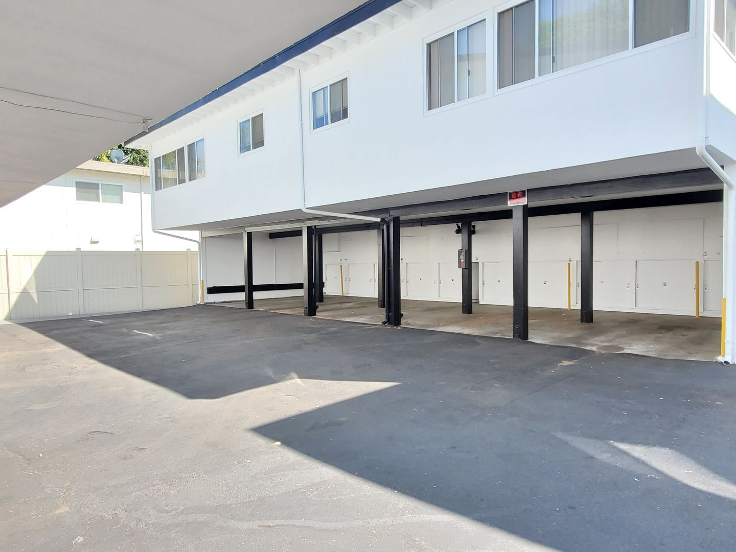 Building Photo - 3756-3762 Poinciana Dr