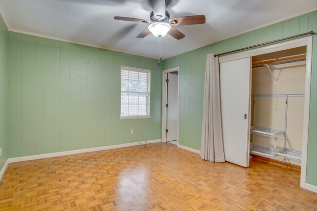 Building Photo - Beautiful 3BR Home in North Hill – Special: ½ Off Deposit for Active-Duty Military!