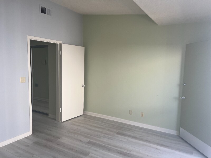 Building Photo - 660 W Bonita Ave