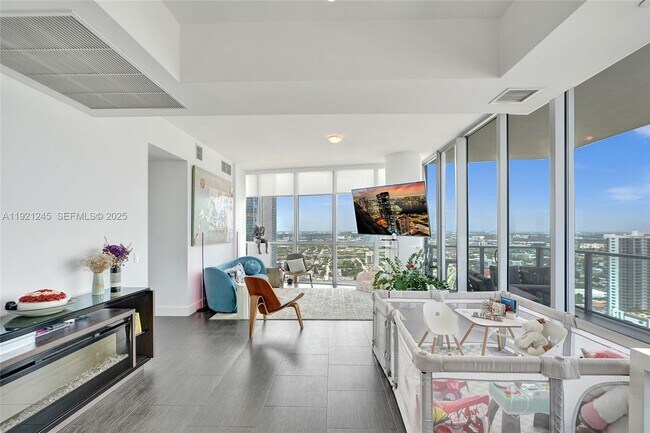 Building Photo - 1100 Biscayne Blvd