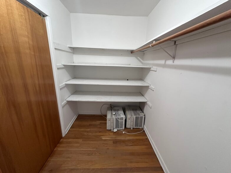 Building Photo - 116 Orient Way