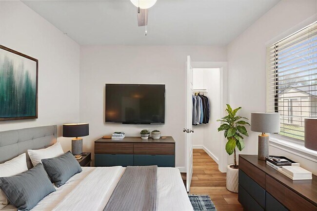 Building Photo - 13002 Esplanade St