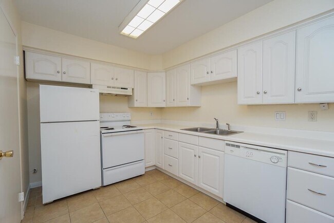 Building Photo - 2110 Wilcrest Dr