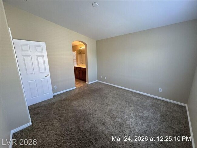 Building Photo - Gated Community with the perfect mix of style, location, and amenities!