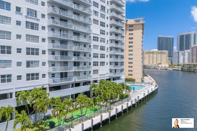 Building Photo - 137 Golden Isles Dr