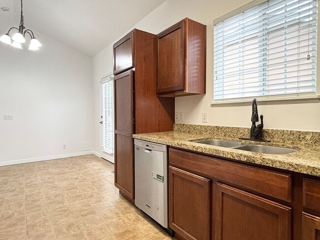 Building Photo - Beautiful Draper Townhome at Bella Monte!