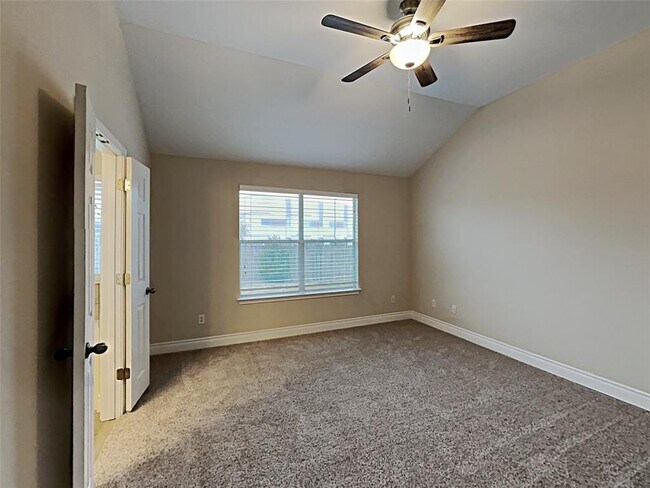 Building Photo - 441 Goldenrod St
