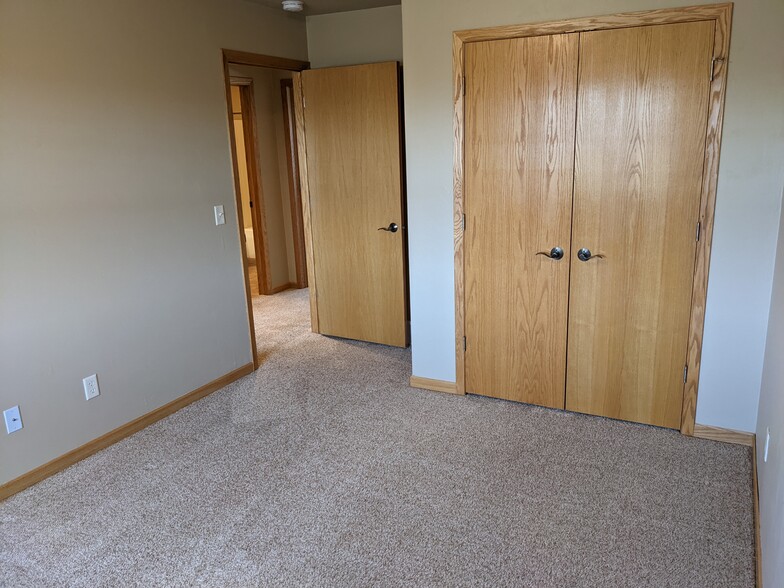 Up Bed - 5335 Brookview Dr