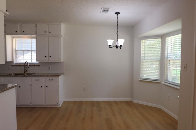 Building Photo - 109 Halo Dr