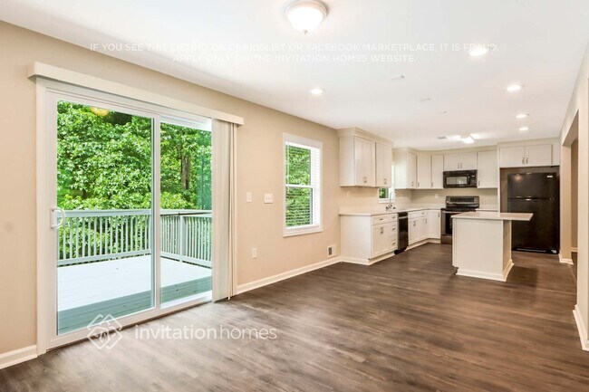 Building Photo - 5888 Simone Dr