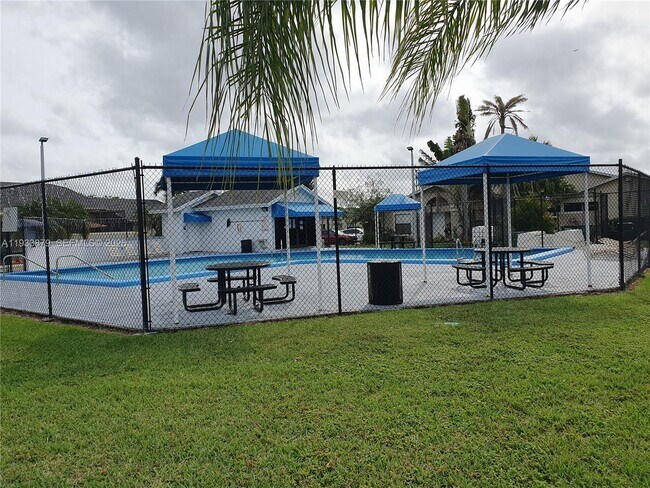 Building Photo - 6702 SW 152nd Pl