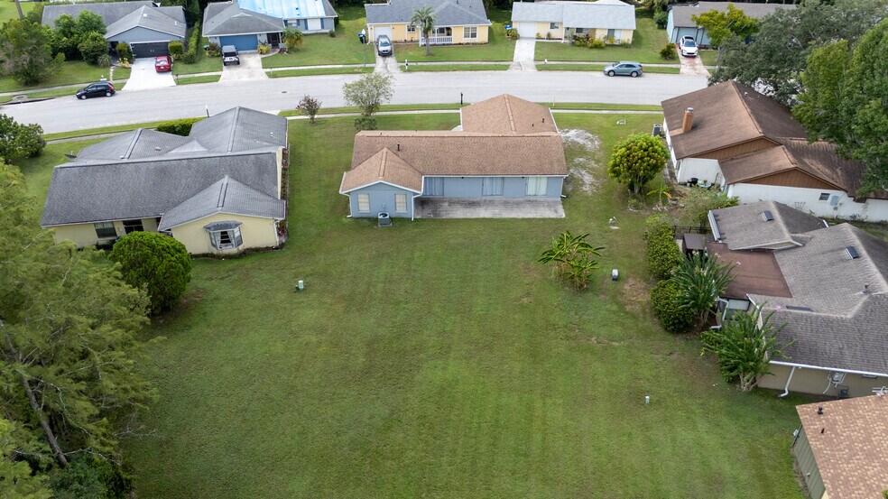 Building Photo - 10737 Larissa St