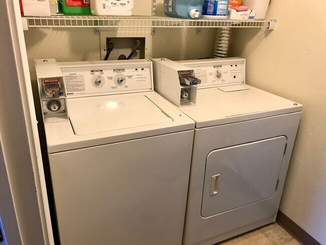 Building Photo - 342 E Dowling Rd