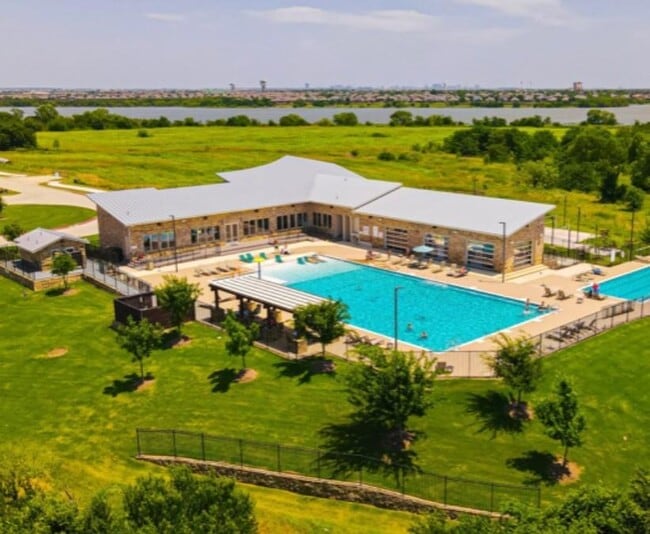 Building Photo - 2009 Olivereta Dr