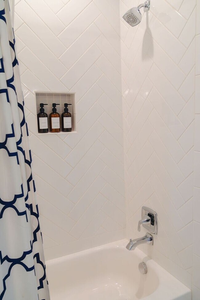 Building Photo - Beautiful 3 bedroom Home for Rent, middle of The Nations with a "4th"/bonus room