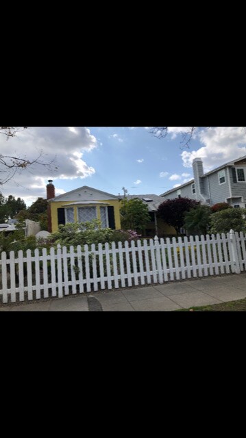 Building Photo - 4715 Camellia Ave