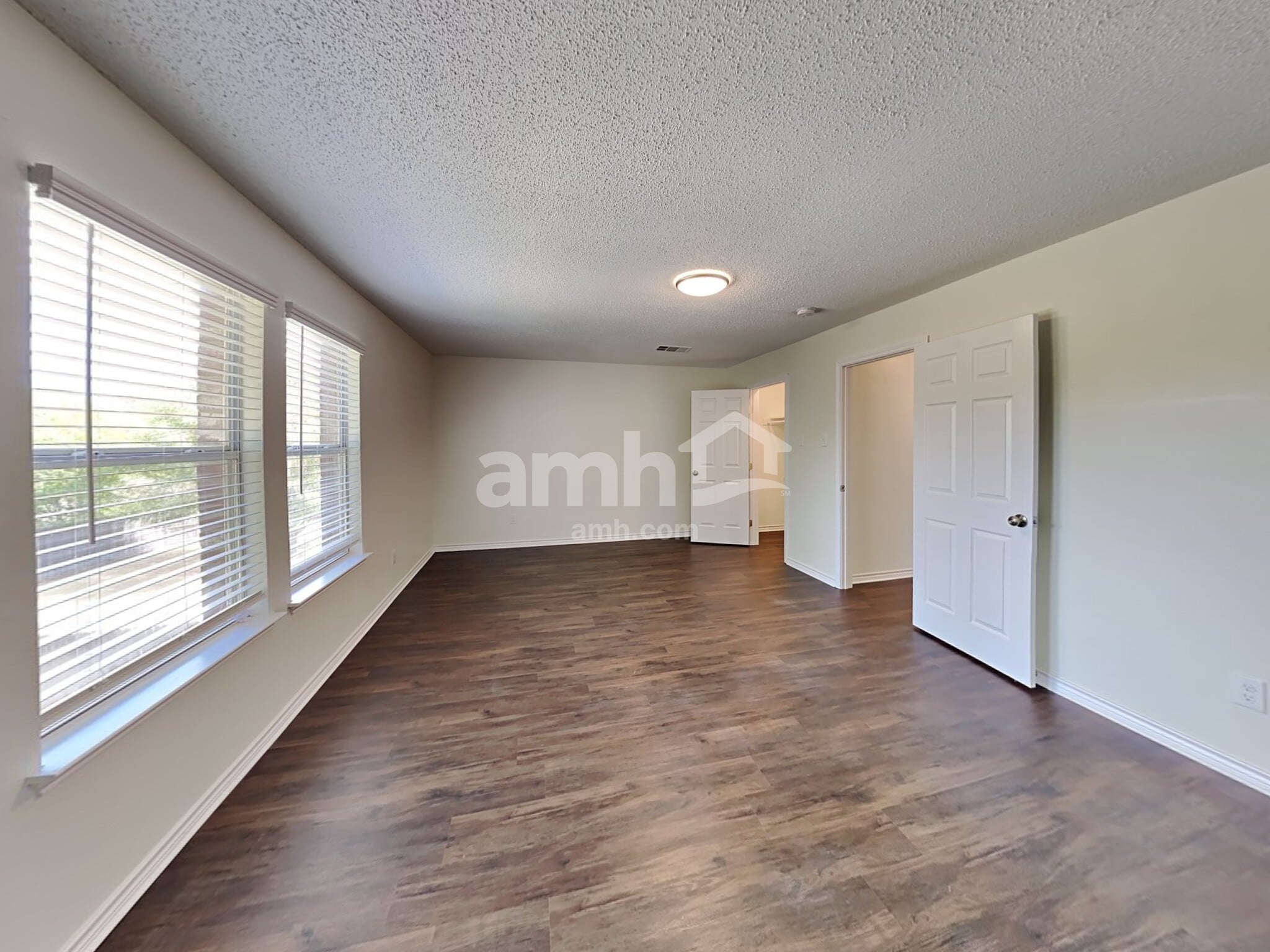 Building Photo - 8113 Lake Haven Dr
