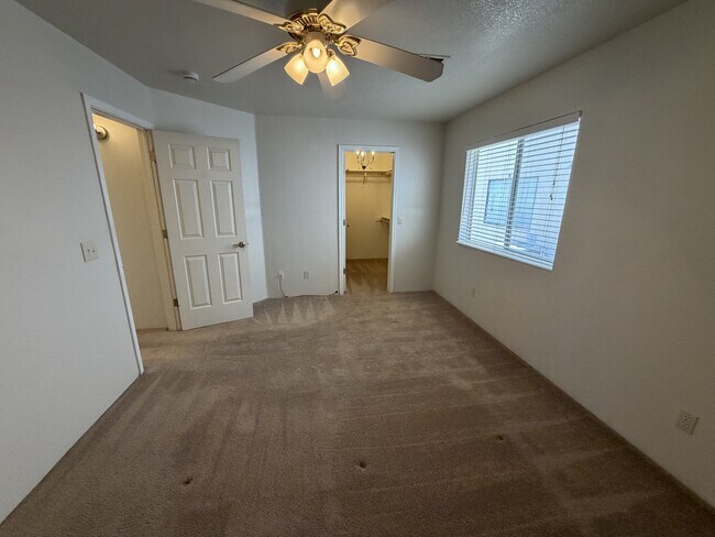 Building Photo - 3423 McCormick Blvd