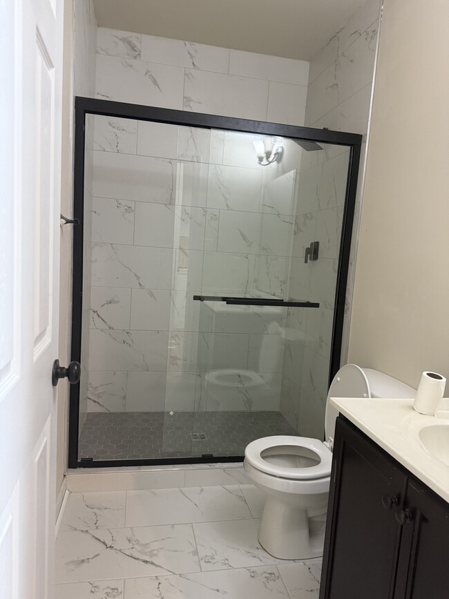 Building Photo - 628 Abbey Village Cir