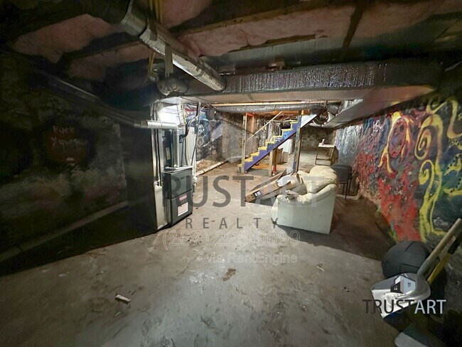 Building Photo - 2254 N Park Ave