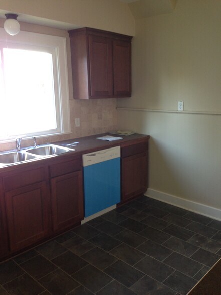 Building Photo - 821 Diamond Ave NE