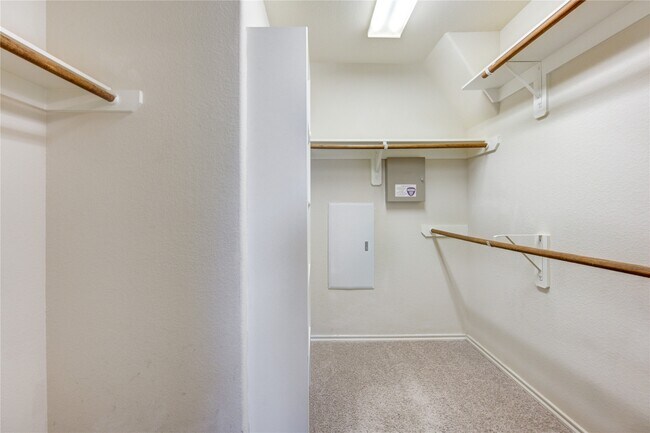 Building Photo - 6442 Haywards Crossing S Cir