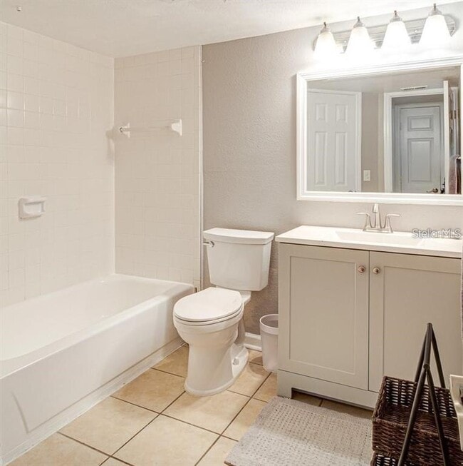 Building Photo - 415 Lakepointe Dr