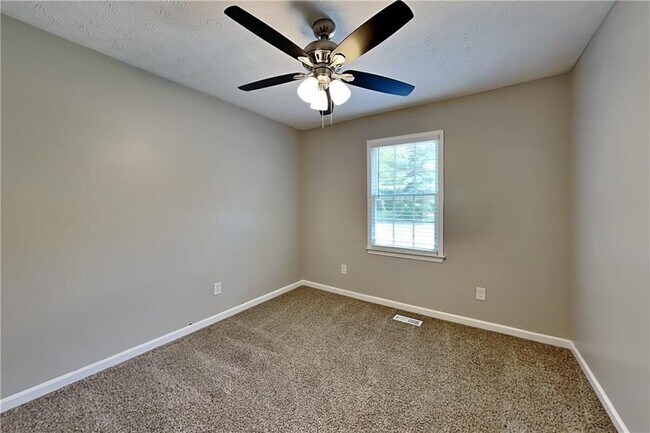 Building Photo - 604 Dillon Dr