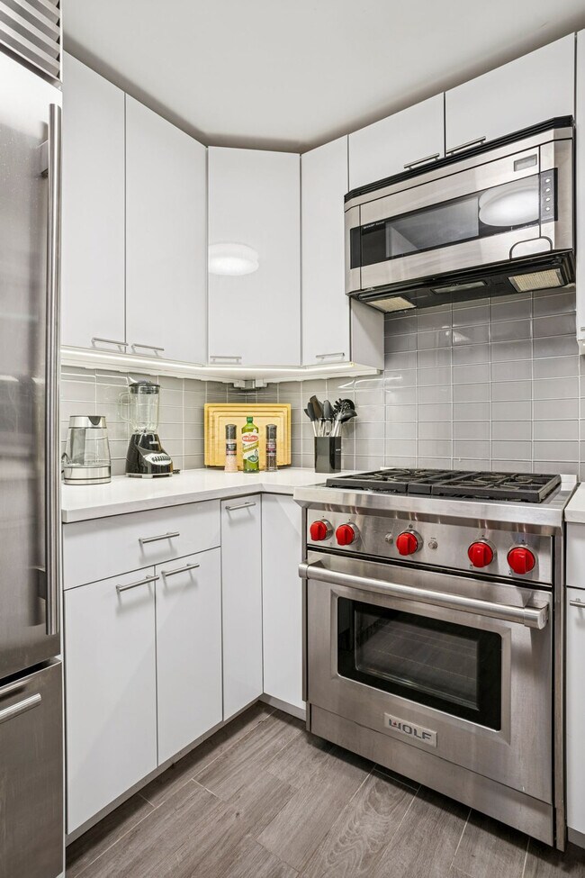 Building Photo - 125 E 83rd St