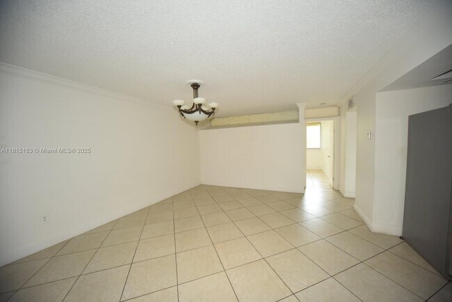 Building Photo - 1750 W 56th St