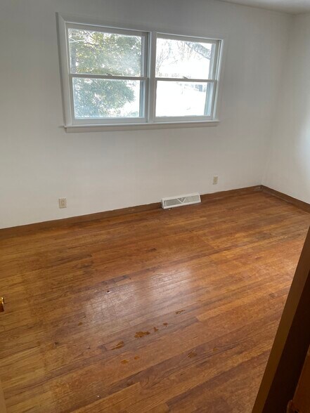 Building Photo - 6310 Abraham Dr