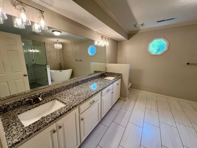 Building Photo - 1302 Honeywood Pl
