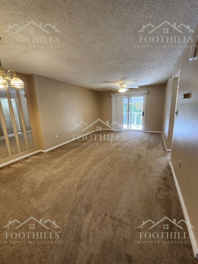 Building Photo - Bright 2-Bed, 2-Bath Condo Near Darwin Wri...