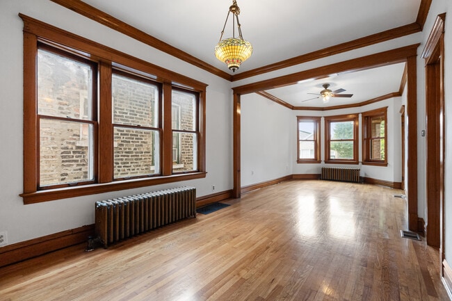 Building Photo - 928 W 32nd St