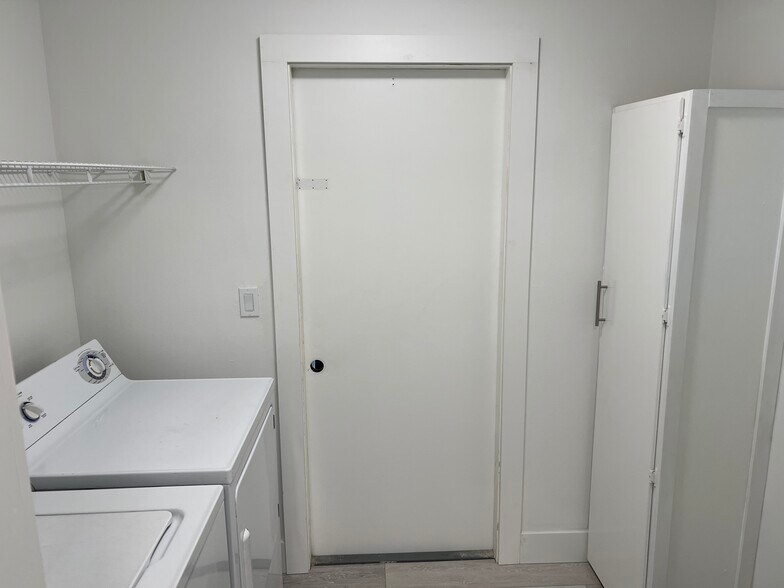 Building Photo - 968 Salzedo Ave