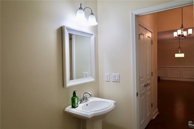 Building Photo - 515 Village Arbor Park NW