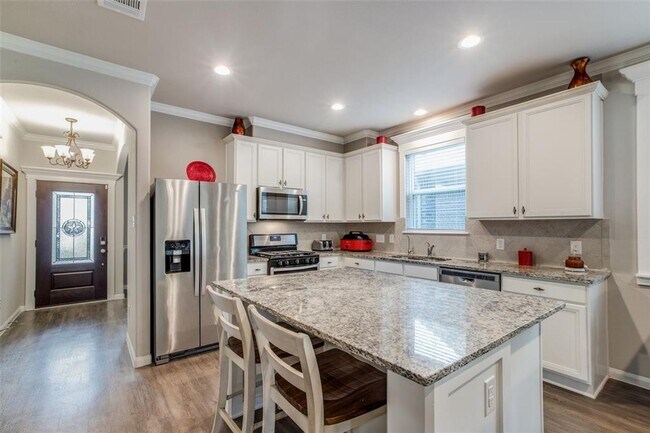 Building Photo - Looking for your first home or your forever home, the open floor plan on this beautiful home in t...