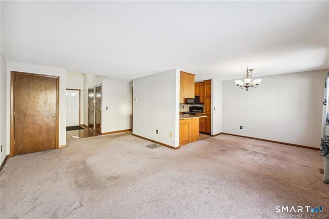 Building Photo - 17 Oak Forest Dr