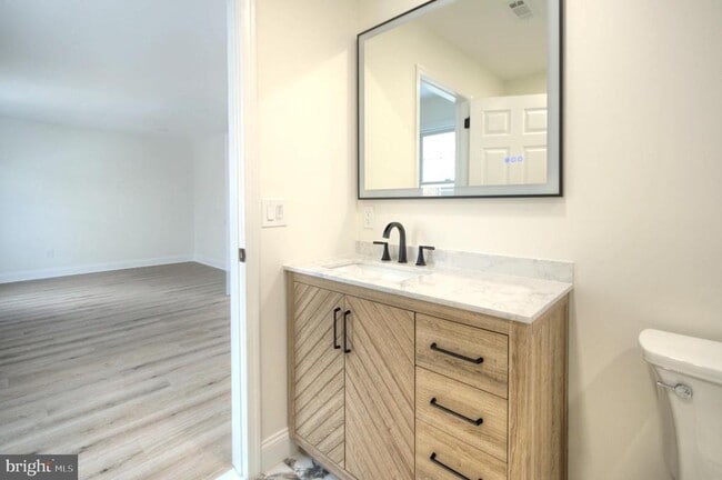 Building Photo - 1326 Chanticleer