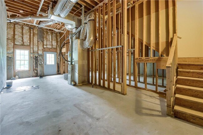 Building Photo - 5972 Rosie Ln SE