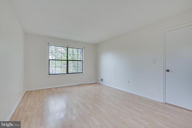 Building Photo - 64 Taylor Dr