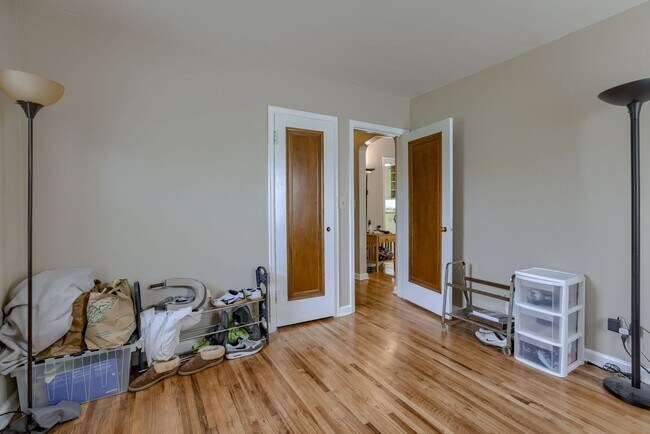 Building Photo - Charming 2 Bedroom With Spacious Living In...